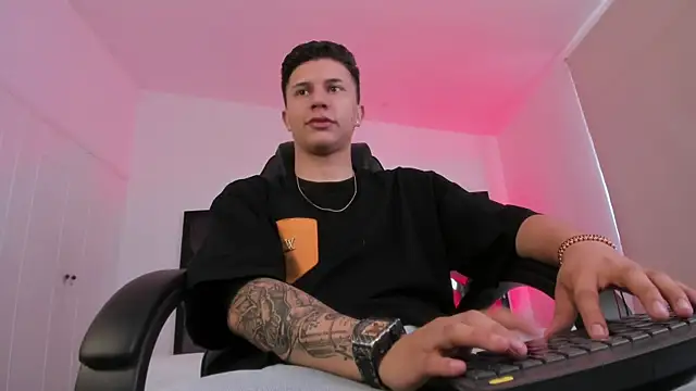 liaamsmiith  online show from 12-03-25, 12:04