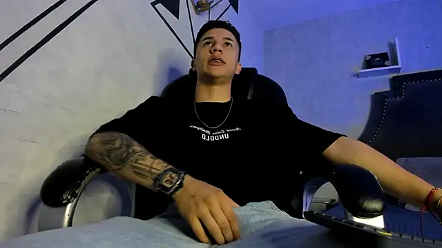 liaamsmiith  online show from 12-17-25, 12:43