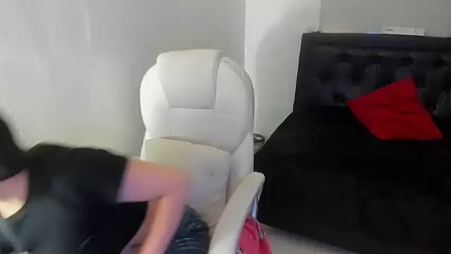 Zulema R1 online show from 11-27-25, 02:56