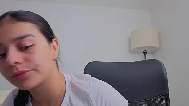 Snapshot of valerihouse chatting on 10-01-25, 11:52 valerihouse online show from 10-01-25, 11:52