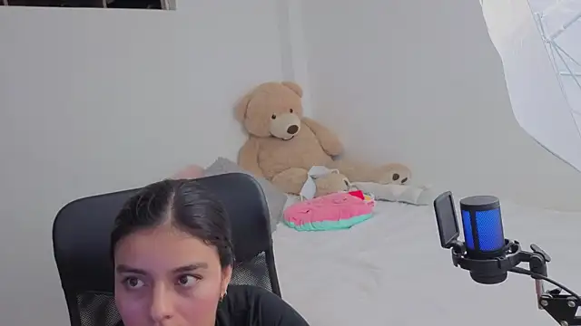 valerihouse online show from 04-16-26, 01:50