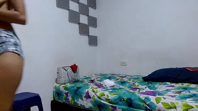 Snapshot of couples-hard-profond chatting on 09-10-25, 01:21 couples-hard-profond online show from 09-10-25, 01:21