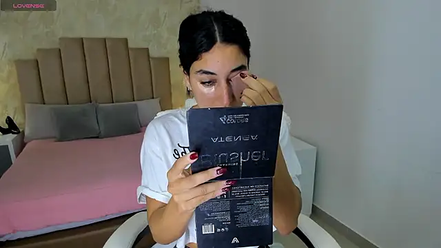 Snapshot of Scarlett_12 chatting on 02-26-26, 11:32 Scarlett 12 online show from 02-26-26, 11:32