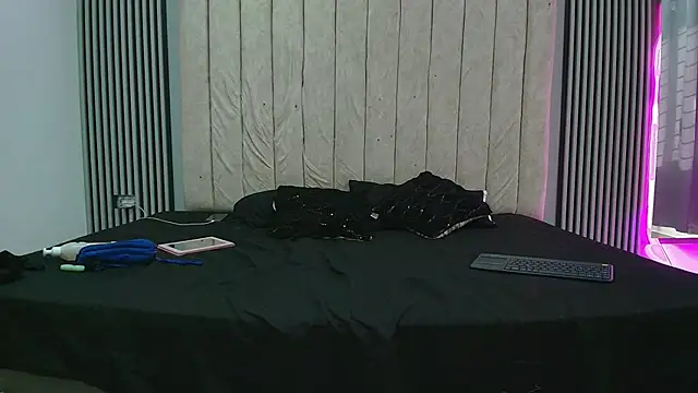 Snapshot of Rowan_Mills chatting on 10-01-25, 01:15 Rowan Mills online show from 10-01-25, 01:15