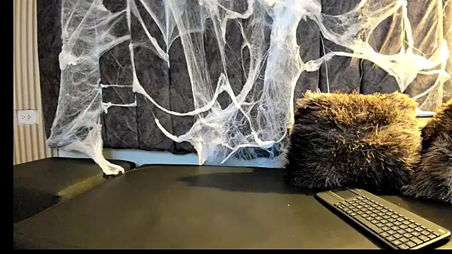 Snapshot of Rowan_Mills chatting on 10-15-25, 08:39 Rowan Mills online show from 10-15-25, 08:39