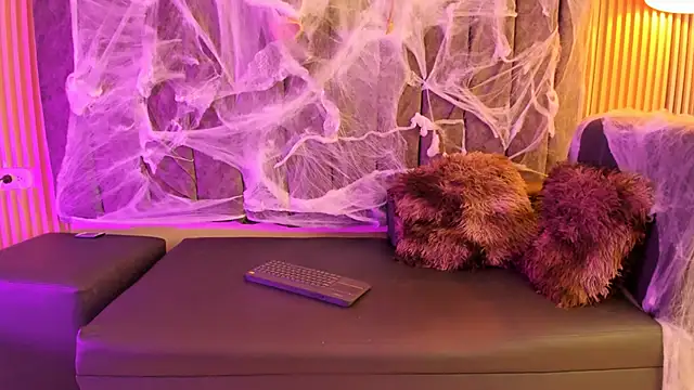 Snapshot of Rowan_Mills chatting on 10-07-25, 08:21 Rowan Mills online show from 10-07-25, 08:21