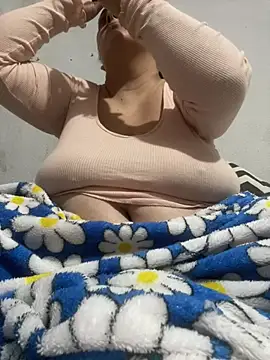 bruna438 online show from 05-10-26, 03:47