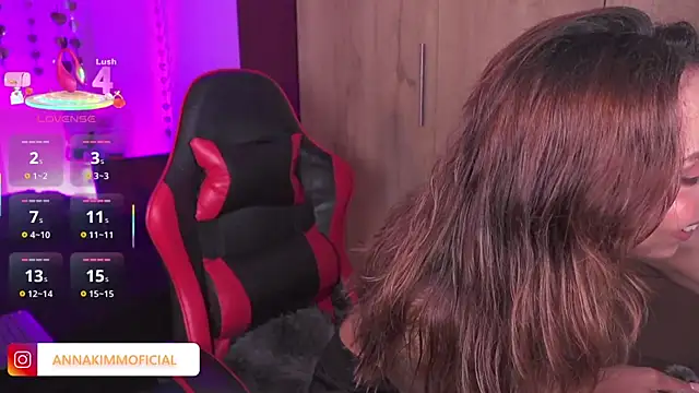 AnnaKimm online show from 12-21-25, 09:44