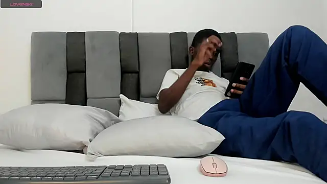 Snapshot of Alan_blacke chatting on 09-10-25, 07:57 Alan blacke online show from 09-10-25, 07:57