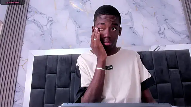 Snapshot of Alan_blacke chatting on 11-26-25, 01:11 Alan blacke online show from 11-26-25, 01:11