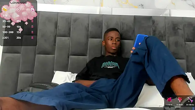 Snapshot of Alan_blacke chatting on 10-09-25, 07:25 Alan blacke online show from 10-09-25, 07:25