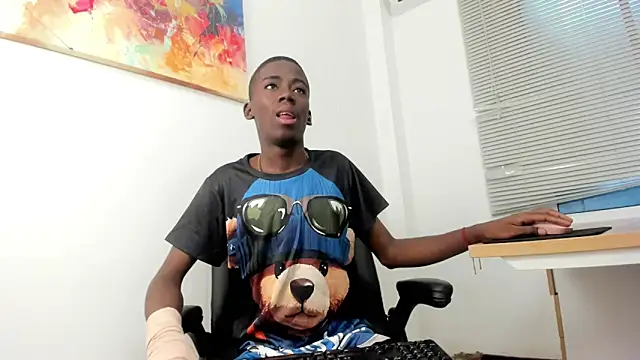 Snapshot of Alan_blacke chatting on 11-19-25, 01:22 Alan blacke online show from 11-19-25, 01:22