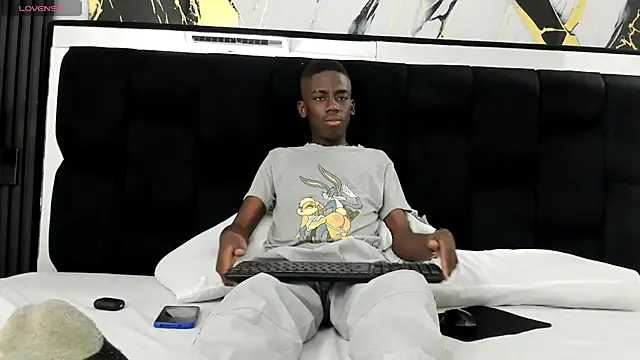 Snapshot of Alan_blacke chatting on 10-04-25, 08:43 Alan blacke online show from 10-04-25, 08:43