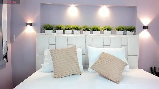 LunnaBlake online show from 11-29-25, 04:12