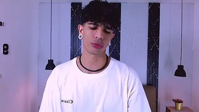 Franvill Trato online show from 10-17-25, 06:43