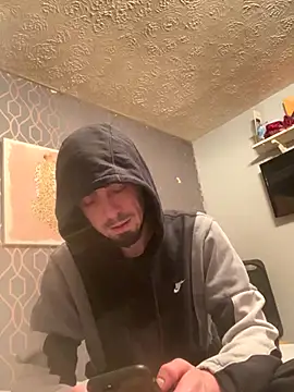 Snapshot of jaycoy22 chatting on 12-21-25, 05:14 jaycoy22 online show from 12-21-25, 05:14