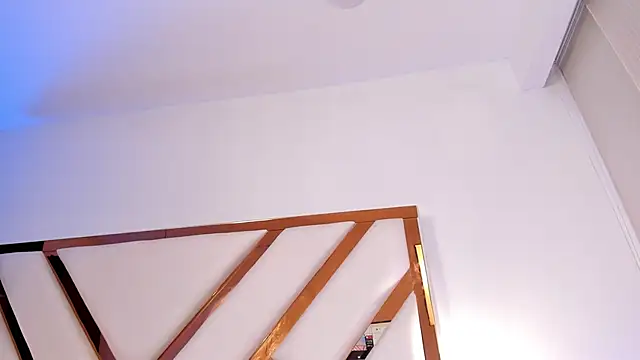 Niicolle Evanss online show from 04-18-26, 07:51