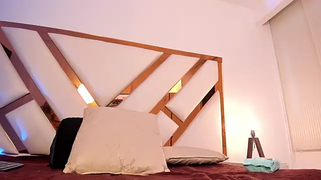 Niicolle Evanss online show from 03-21-26, 07:40