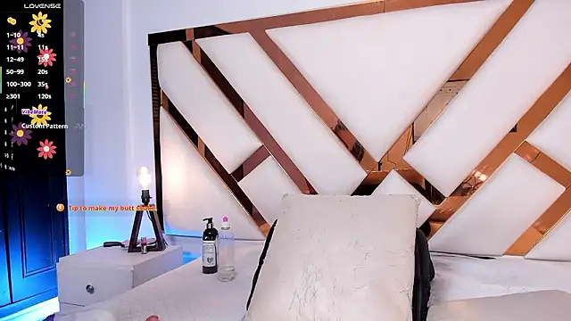 Niicolle Evanss online show from 03-28-26, 07:48