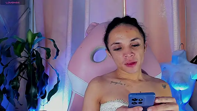 Snapshot of Cristal_Gem1 chatting on 06-25-26, 07:52 Cristal Gem1 online show from 06-25-26, 07:52