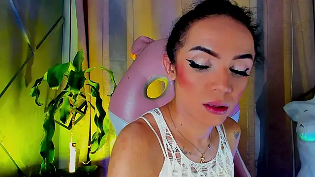 Snapshot of Cristal_Gem1 chatting on 07-06-26, 02:40 Cristal Gem1 online show from 07-06-26, 02:40