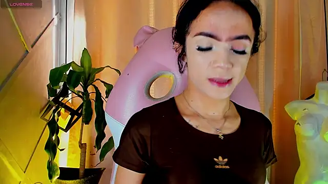Snapshot of Cristal_Gem1 chatting on 07-11-26, 11:54 Cristal Gem1 online show from 07-11-26, 11:54