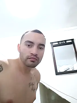 Snapshot of este_juan chatting on 10-18-25, 03:19 este juan online show from 10-18-25, 03:19