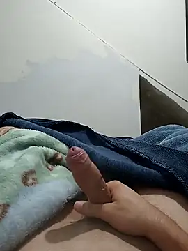 Snapshot of este_juan chatting on 10-23-25, 01:37 este juan online show from 10-23-25, 01:37