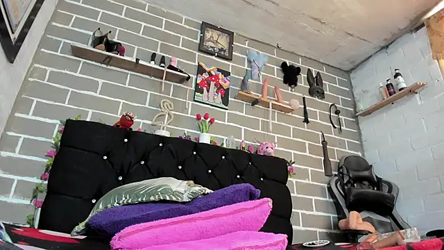 CharlotteBrowm online show from 10-15-25, 06:16