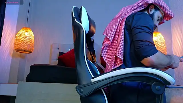 Thaiel Fosteer online show from 10-23-25, 04:33