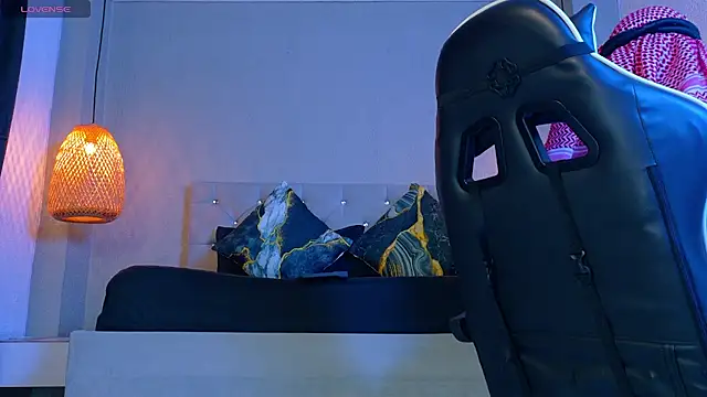 Thaiel Fosteer online show from 04-15-26, 08:20