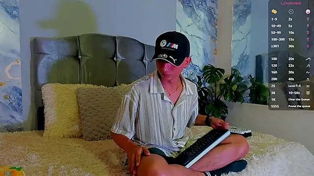 oliver mr  online show from 03-11-26, 07:19