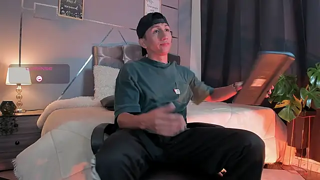 oliver mr  online show from 11-17-25, 08:13