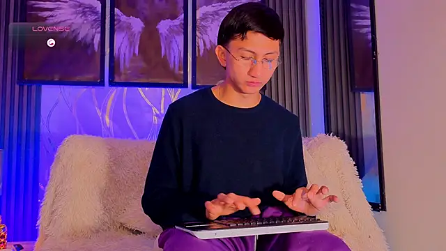 oliver mr  online show from 03-27-26, 07:37