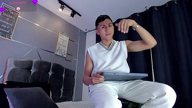 oliver mr  online show from 09-23-25, 09:55