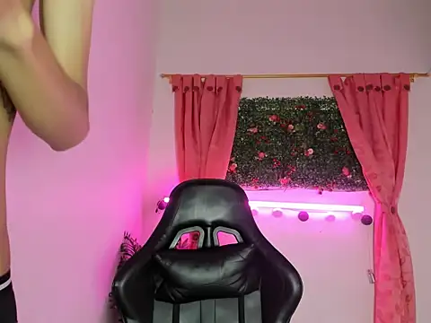 Snapshot of dylan_202520_ chatting on 09-18-25, 11:24 dylan 202520 online show from 09-18-25, 11:24