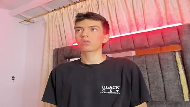 Snapshot of dylan_202520_ chatting on 10-07-25, 11:33 dylan 202520 online show from 10-07-25, 11:33