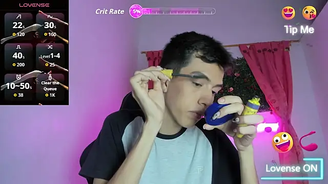 Snapshot of dylan_202520_ chatting on 10-10-25, 11:11 dylan 202520 online show from 10-10-25, 11:11