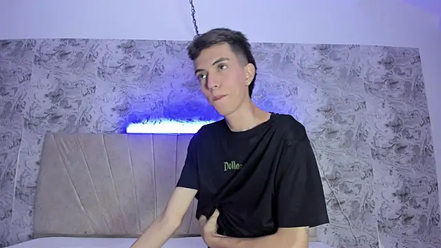 Snapshot of dylan_202520_ chatting on 09-27-25, 11:38 dylan 202520 online show from 09-27-25, 11:38