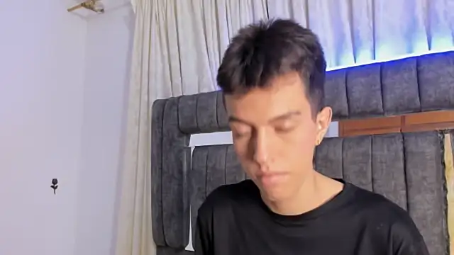 Snapshot of dylan_202520_ chatting on 09-16-25, 11:33 dylan 202520 online show from 09-16-25, 11:33