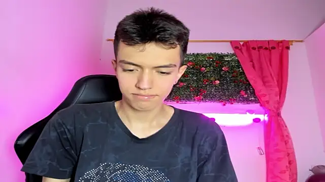 Snapshot of dylan_202520_ chatting on 10-03-25, 11:34 dylan 202520 online show from 10-03-25, 11:34