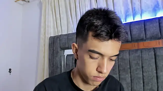 Snapshot of dylan_202520_ chatting on 09-25-25, 11:27 dylan 202520 online show from 09-25-25, 11:27