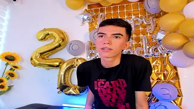 Snapshot of dylan_202520_ chatting on 09-26-25, 11:39 dylan 202520 online show from 09-26-25, 11:39