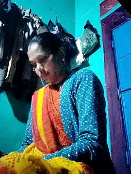 Pooja750 online show from 12-17-25, 02:22