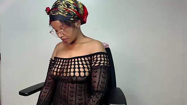 GingerGlow94 online show from 12-16-25, 09:13