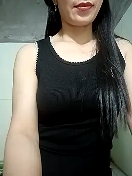 Snapshot of Vyvyy06 chatting on 09-28-25, 12:12 Vyvyy06 online show from 09-28-25, 12:12