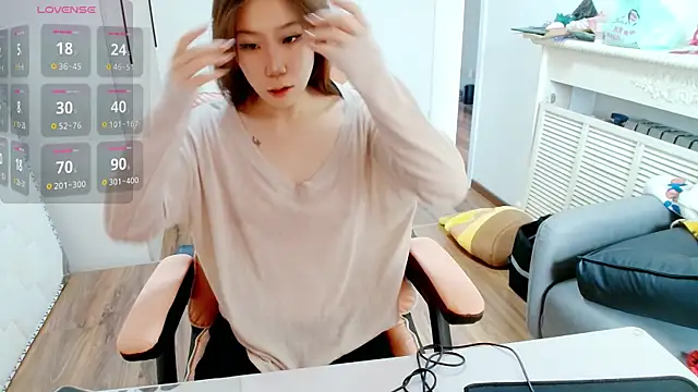 Snapshot of Annasweet- chatting on 11-28-25, 04:01 Annasweet- online show from 11-28-25, 04:01