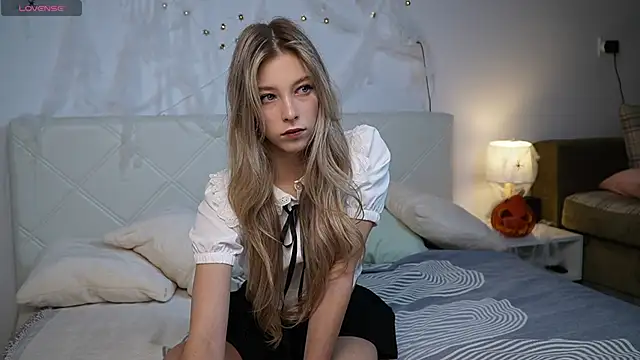 KaeliaScorch online show from 10-30-25, 12:03