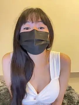 Snapshot of Minnie-2025 chatting on 10-17-25, 04:42 Minnie-2025 online show from 10-17-25, 04:42