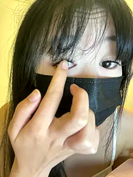 Snapshot of Minnie-2025 chatting on 10-16-25, 04:37 Minnie-2025 online show from 10-16-25, 04:37